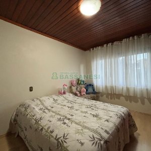 Casa com 630m², 3 dormitórios, 4 vagas, no bairro São Cristóvão em Caxias do Sul para Comprar