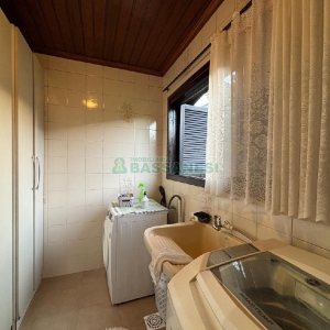 Casa com 630m², 3 dormitórios, 4 vagas, no bairro São Cristóvão em Caxias do Sul para Comprar