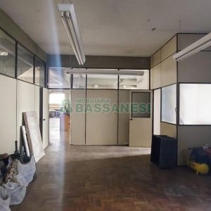 Pavilhão com 450m², no bairro Pio X em Caxias do Sul para Alugar