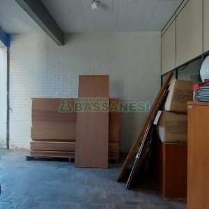 Pavilhão com 450m², no bairro Pio X em Caxias do Sul para Alugar