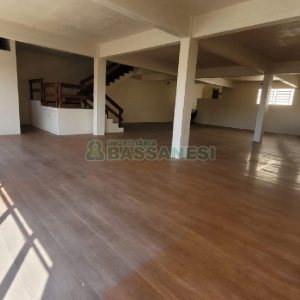 Pavilhão com 262m², 2 vagas, no bairro Planalto em Caxias do Sul para Alugar