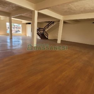 Pavilhão com 262m², 2 vagas, no bairro Planalto em Caxias do Sul para Alugar