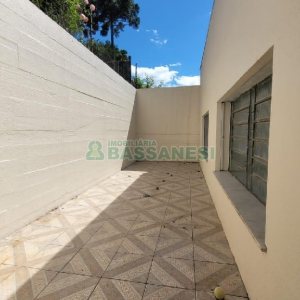 Pavilhão com 262m², 2 vagas, no bairro Planalto em Caxias do Sul para Alugar