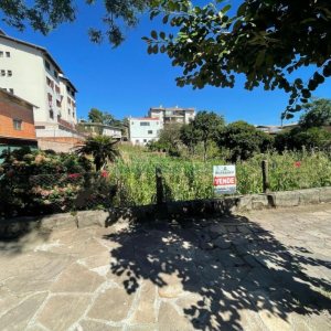 Terreno com 1058m², no bairro Sagrada Família em Caxias do Sul para Comprar