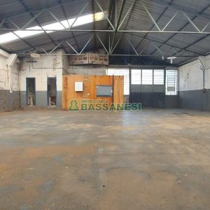 Pavilhão com 401m², no bairro Sagrada Família em Caxias do Sul para Comprar