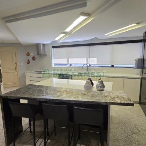 Apartamento com 375m², 3 dormitórios, 4 vagas, no bairro Madureira em Caxias do Sul para Comprar
