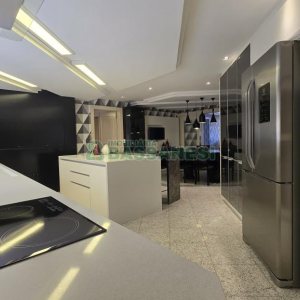 Apartamento com 375m², 3 dormitórios, 4 vagas, no bairro Madureira em Caxias do Sul para Comprar