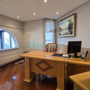 Apartamento com 375m², 3 dormitórios, 4 vagas, no bairro Madureira em Caxias do Sul para Comprar