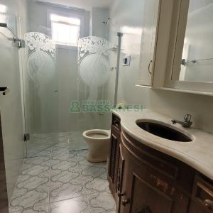 Apartamento com 82m², 2 dormitórios, 2 vagas, no bairro Centro em Caxias do Sul para Alugar ou Comprar