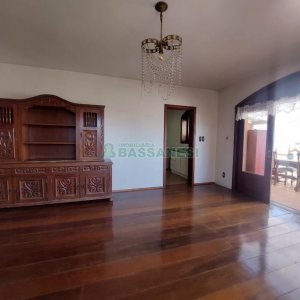 Casa Mobiliada com 370m², 5 dormitórios, 4 vagas, no bairro Nossa Senhora de Lourdes em Caxias do Sul para Alugar