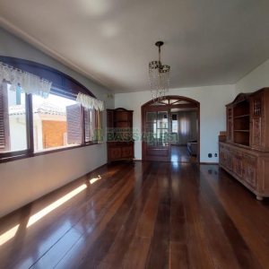 Casa Mobiliada com 370m², 5 dormitórios, 4 vagas, no bairro Nossa Senhora de Lourdes em Caxias do Sul para Alugar