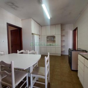 Casa Mobiliada com 370m², 5 dormitórios, 4 vagas, no bairro Nossa Senhora de Lourdes em Caxias do Sul para Alugar