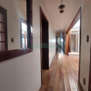 Casa Mobiliada com 370m², 5 dormitórios, 4 vagas, no bairro Nossa Senhora de Lourdes em Caxias do Sul para Alugar