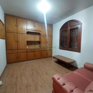 Casa Mobiliada com 370m², 5 dormitórios, 4 vagas, no bairro Nossa Senhora de Lourdes em Caxias do Sul para Alugar