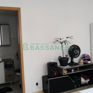 Kitinete com 25m², 1 dormitório, no bairro Cidade Nova em Caxias do Sul para Comprar