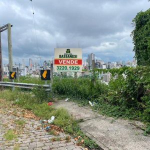 Terreno com 1050m², no bairro Jardim América em Caxias do Sul para Comprar