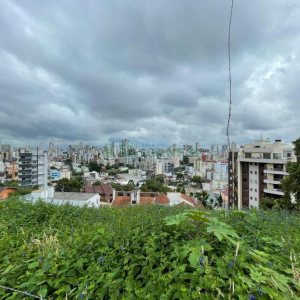 Terreno com 1050m², no bairro Jardim América em Caxias do Sul para Comprar