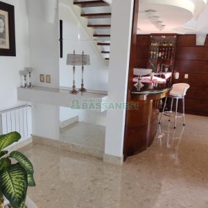 Apartamento com 245m², 3 dormitórios, 2 vagas, no bairro Centro em Caxias do Sul para Alugar ou Comprar