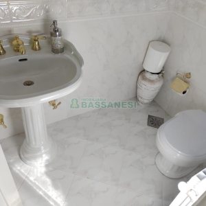 Apartamento com 245m², 3 dormitórios, 2 vagas, no bairro Centro em Caxias do Sul para Alugar ou Comprar