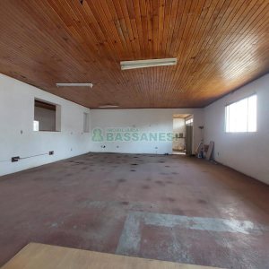 Pavilhão com 520m², no bairro Pio X em Caxias do Sul para Comprar