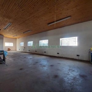 Pavilhão com 520m², no bairro Pio X em Caxias do Sul para Comprar