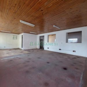 Pavilhão com 520m², no bairro Pio X em Caxias do Sul para Comprar