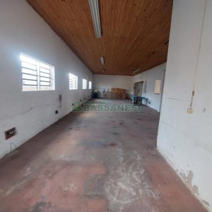 Pavilhão com 520m², no bairro Pio X em Caxias do Sul para Comprar