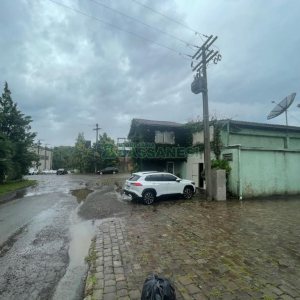 Pavilhão com 700m², no bairro Desvio Rizzo em Caxias do Sul para Comprar