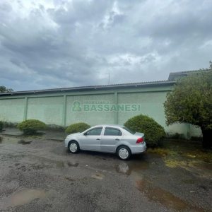 Pavilhão com 700m², no bairro Desvio Rizzo em Caxias do Sul para Comprar