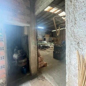 Pavilhão com 700m², no bairro Desvio Rizzo em Caxias do Sul para Comprar