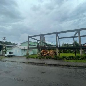 Pavilhão com 700m², no bairro Desvio Rizzo em Caxias do Sul para Comprar
