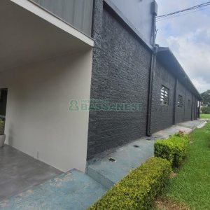 Pavilhão com 1000m², no bairro Maestra em Caxias do Sul para Alugar