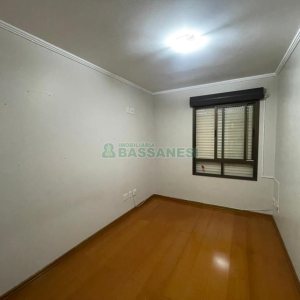 Apartamento com 80m², 2 dormitórios, 1 vaga, no bairro Pio X em Caxias do Sul para Comprar