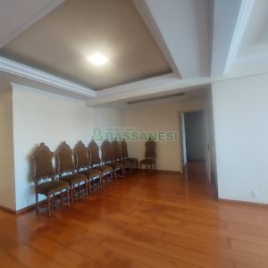 Apto Mobiliado com 107m², 3 dormitórios, 1 vaga, no bairro Centro em Caxias do Sul para Comprar