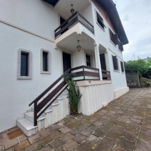 Casa com 70m², 2 dormitórios, no bairro Rio Branco em Caxias do Sul para Alugar