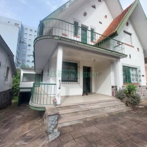 Casa Comercial com 600m², 5 dormitórios, no bairro Rio Branco em Caxias do Sul para Comprar