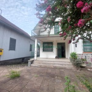 Casa Comercial com 600m², 5 dormitórios, no bairro Rio Branco em Caxias do Sul para Comprar