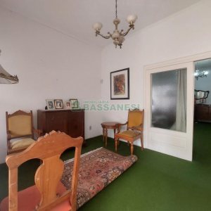 Casa Comercial com 600m², 5 dormitórios, no bairro Rio Branco em Caxias do Sul para Comprar