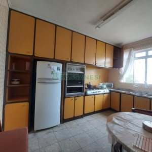 Casa Comercial com 600m², 5 dormitórios, no bairro Rio Branco em Caxias do Sul para Comprar