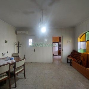 Casa Comercial com 600m², 5 dormitórios, no bairro Rio Branco em Caxias do Sul para Comprar