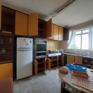 Casa Comercial com 600m², 5 dormitórios, no bairro Rio Branco em Caxias do Sul para Comprar