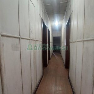 Casa Comercial com 600m², 5 dormitórios, no bairro Rio Branco em Caxias do Sul para Comprar