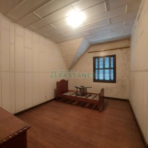 Casa Comercial com 600m², 5 dormitórios, no bairro Rio Branco em Caxias do Sul para Comprar