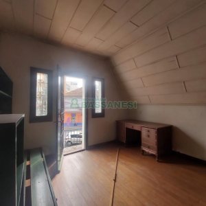 Casa Comercial com 600m², 5 dormitórios, no bairro Rio Branco em Caxias do Sul para Comprar