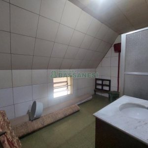 Casa Comercial com 600m², 5 dormitórios, no bairro Rio Branco em Caxias do Sul para Comprar