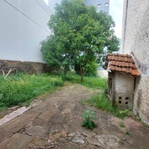 Casa Comercial com 600m², 5 dormitórios, no bairro Rio Branco em Caxias do Sul para Comprar