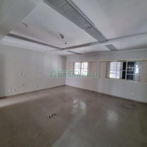 Sala com 61m², no bairro Centro em Caxias do Sul para Alugar ou Comprar
