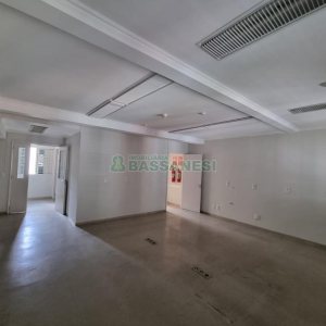 Sala com 61m², no bairro Centro em Caxias do Sul para Alugar ou Comprar