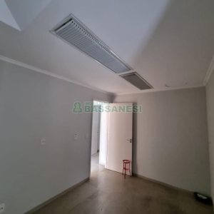 Sala com 61m², no bairro Centro em Caxias do Sul para Alugar ou Comprar