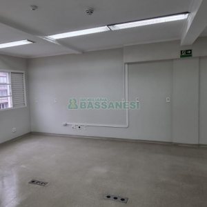 Sala com 61m², no bairro Centro em Caxias do Sul para Alugar